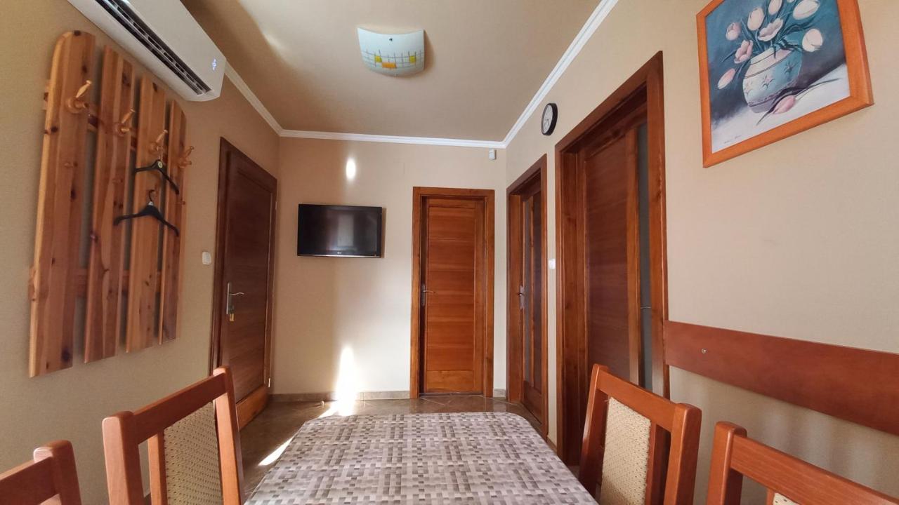 Nefelejcs Fagyizo Es Apartmanhaz Kistolmacs Exterior photo