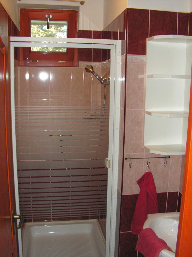 Nefelejcs Fagyizo Es Apartmanhaz Kistolmacs Exterior photo